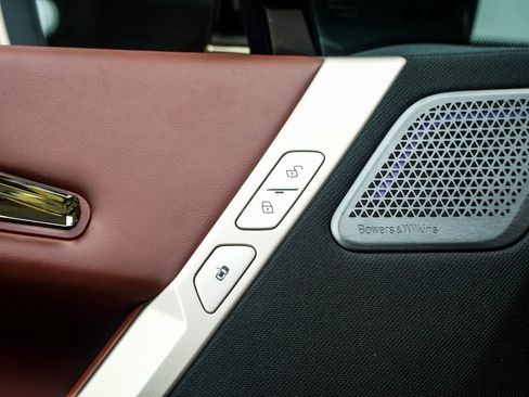 Used 2023 BMW iX M60 w/ Executive Package image 40