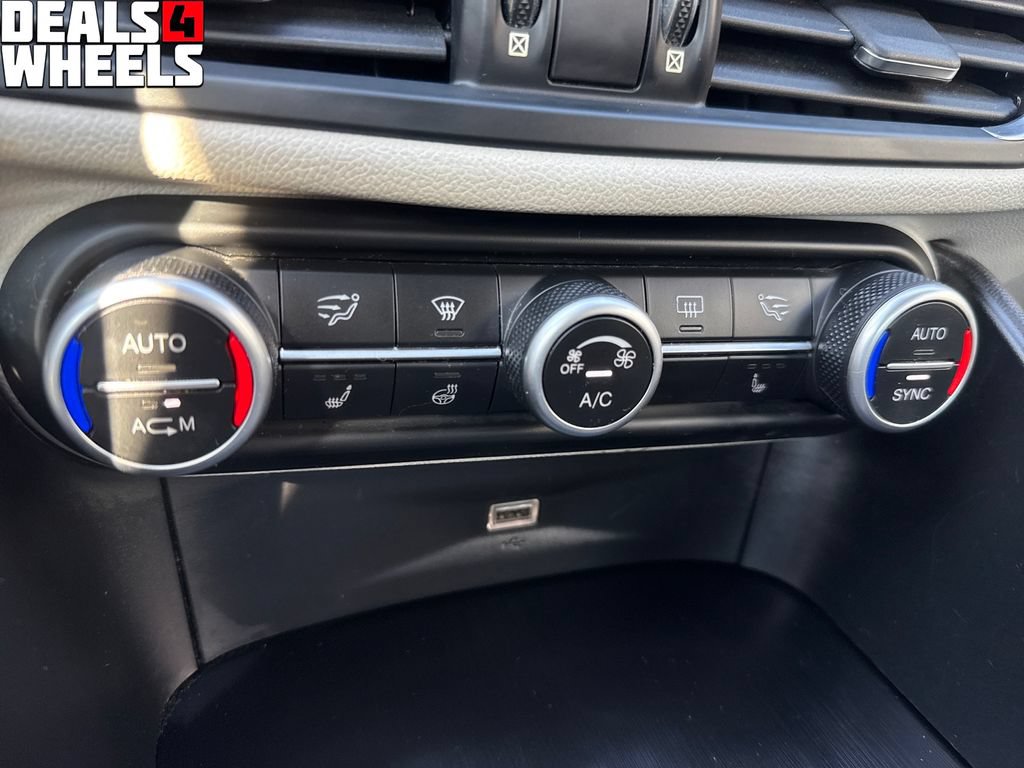 Used 2018 Alfa Romeo Giulia AWD image 38