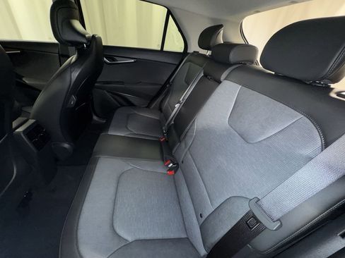 Certified 2025 Kia Niro SX image 28