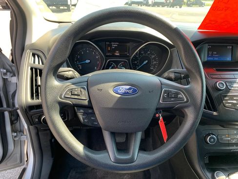 Used 2016 Ford Focus SE FWD image 10