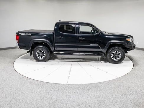 Used 2017 Toyota Tacoma TRD Off-Road w/ Tow Package (A/T) image 28