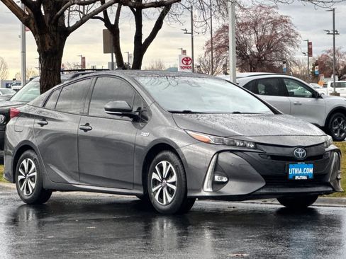 Used 2017 Toyota Prius Prime Advanced image 9