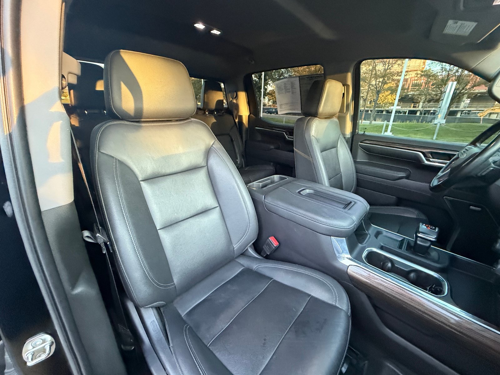 Used 2022 Chevrolet Silverado 1500 LT Trail Boss w/ LT Trail Boss Premium Package AWD/4WD image 18
