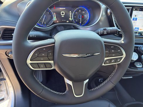 New 2026 Chrysler Pacifica Select FWD image 15