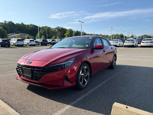 Used 2023 Hyundai Elantra SEL w/ Convenience Package FWD image 1