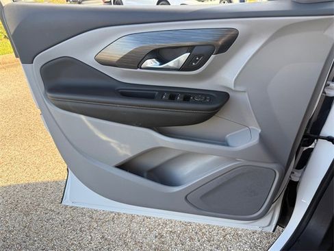 Used 2024 GMC Terrain SLE image 21