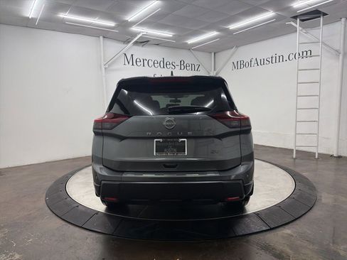 Used 2024 Nissan Rogue SV w/ SV Premium Package image 6