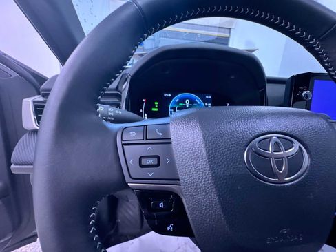 Used 2025 Toyota Camry SE image 20