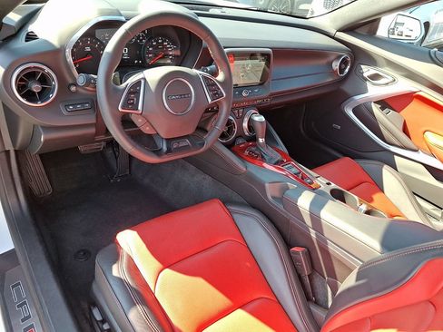 Used 2017 Chevrolet Camaro SS RWD image 11