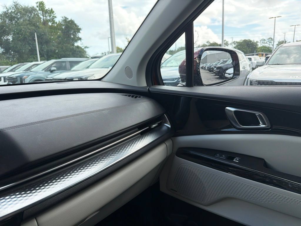 Certified 2023 Kia Carnival SX Prestige FWD image 17