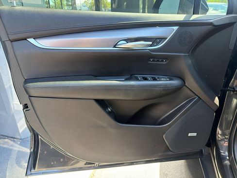 Used 2019 Cadillac XT5 Premium Luxury w/ Driver Assist Package AWD/4WD image 17