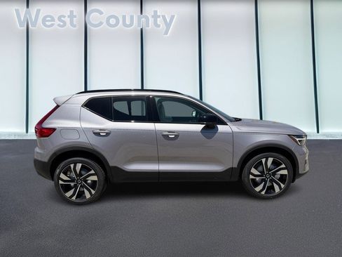 New 2026 Volvo XC40 B5 Plus w/ Climate Package AWD/4WD image 2