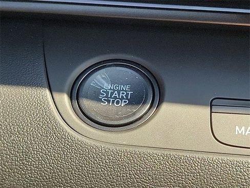 New 2025 Hyundai Elantra SEL image 8