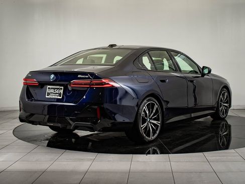 New 2026 BMW 550e xDrive image 9