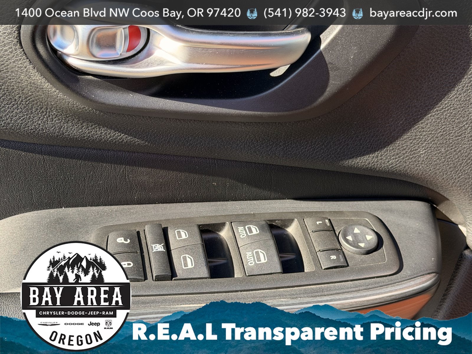 Used 2016 Jeep Cherokee Trailhawk w/ Leather Interior Group AWD/4WD image 12