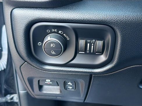 Used 2021 RAM 1500 Laramie AWD/4WD image 16