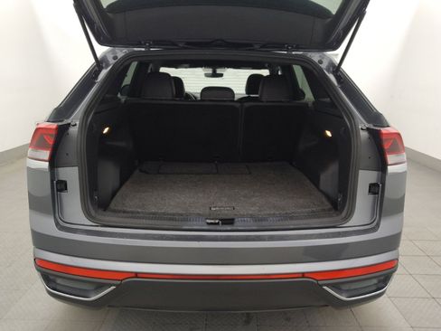 Used 2023 Volkswagen Atlas Cross Sport SE AWD/4WD image 29