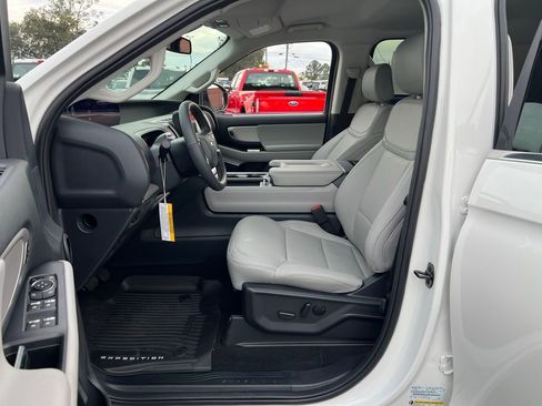 New 2026 Ford Expedition Active image 12