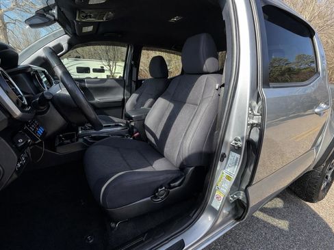 Used 2018 Toyota Tacoma TRD Off-Road image 11