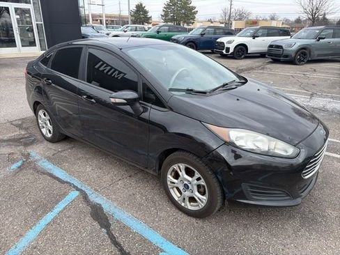 Used 2015 Ford Fiesta SE image 3