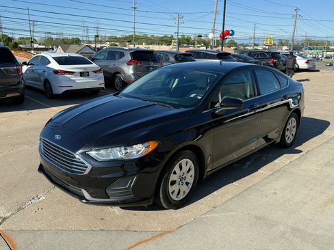 Used 2019 Ford Fusion S FWD image 5