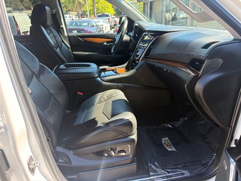 Used 2018 Cadillac Escalade ESV Premium Luxury AWD/4WD image 30