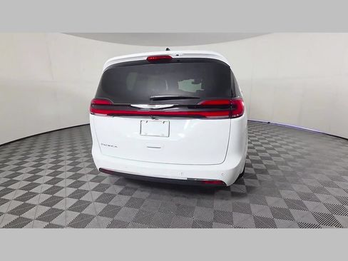 New 2026 Chrysler Pacifica Select FWD image 27