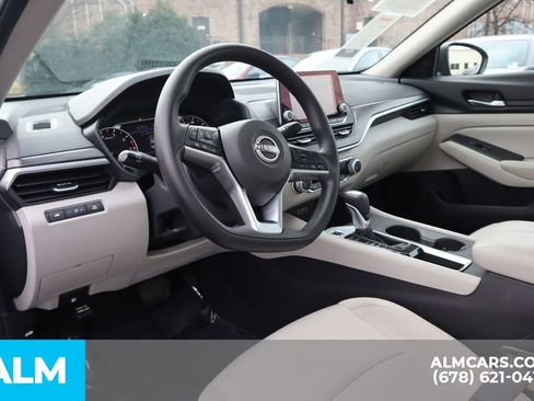 Used 2025 Nissan Altima 2.5 SV FWD image 10