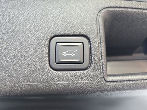 Used 2023 GMC Terrain SLT image 10