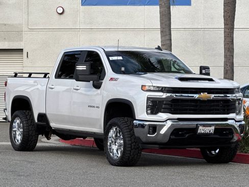 Used 2024 Chevrolet Silverado 2500 LT w/ Convenience Package image 6