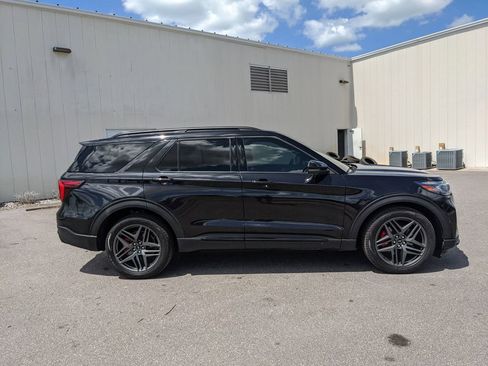 Used 2025 Ford Explorer ST image 7