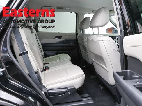 Used 2022 Nissan Pathfinder SL AWD/4WD image 23