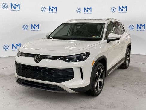 New 2026 Volkswagen Tiguan SE image 1