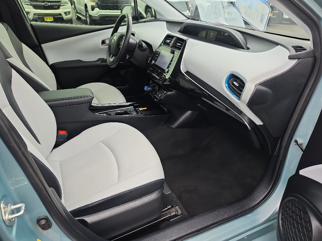 Used 2020 Toyota Prius XLE w/ Advanced Technology Package AWD/4WD image 16