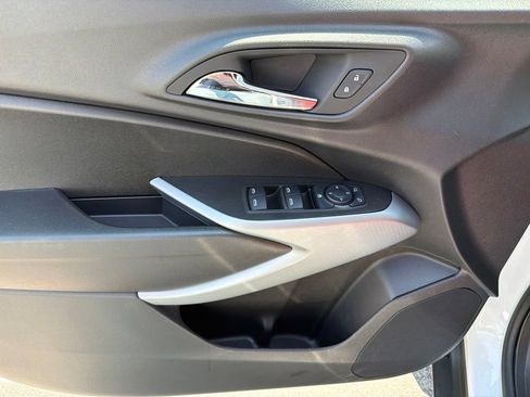 Used 2025 Chevrolet Trax RS w/ Driver Confidence Package FWD image 19