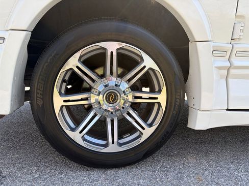 Used 2016 Chevrolet Express 2500 image 31