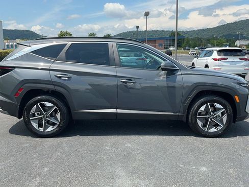 Certified 2025 Hyundai Tucson SEL AWD/4WD image 4