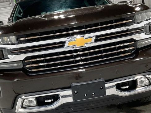 Used 2019 Chevrolet Silverado 1500 High Country w/ Technology Package AWD/4WD image 36