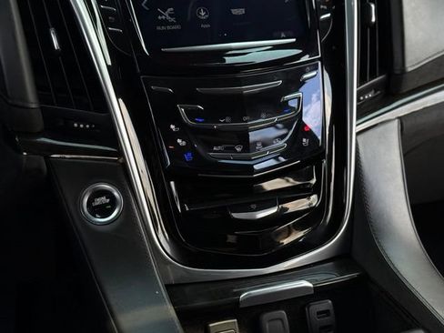 Used 2020 Cadillac Escalade Platinum AWD/4WD image 30