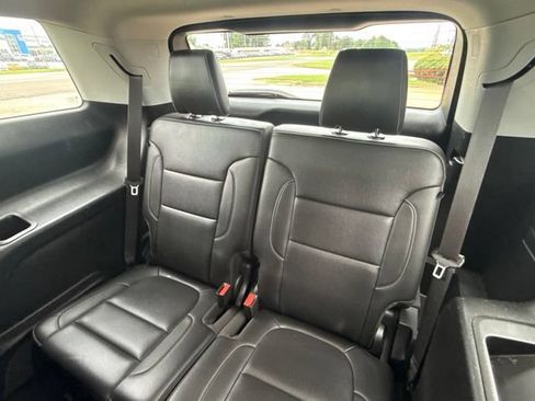 Used 2023 GMC Acadia SLT FWD image 36