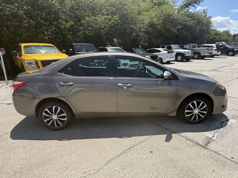 Used 2018 Toyota Corolla LE FWD image 3