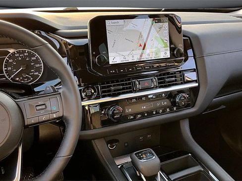 New 2025 Nissan Pathfinder SL image 6