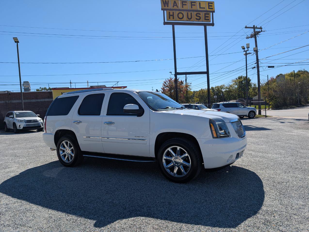 Used 2013 GMC Yukon Denali RWD image 3