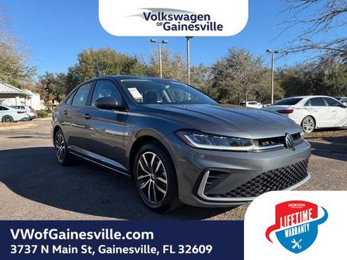 Certified 2025 Volkswagen Jetta SE image 1