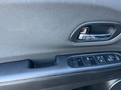 Used 2021 Honda HR-V EX image 10