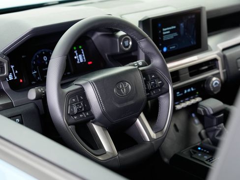 Used 2026 Toyota 4Runner SR5 AWD/4WD image 4