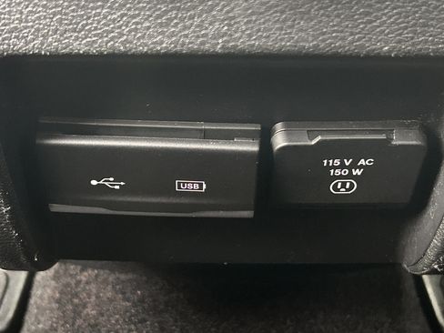 Used 2019 Jeep Cherokee Limited image 36