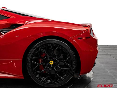 Used 2017 Ferrari 488 GTB RWD image 18