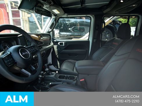Used 2025 Jeep Wrangler Unlimited Rubicon w/ Convenience Group AWD/4WD image 10