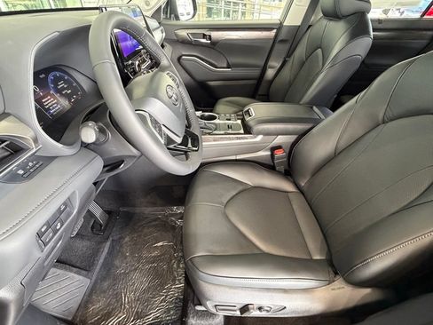 New 2026 Toyota Highlander Limited AWD/4WD image 17